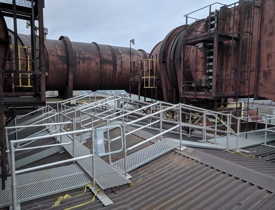 img-Integrated-Walkway-and-Guardrail-System-on-Sloped-Steel-Roof-01