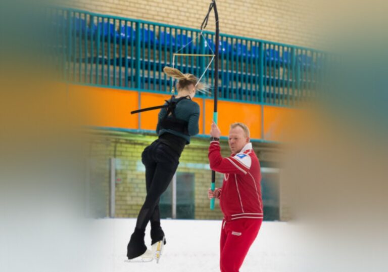 img-PARCS-Off-Ice-Hand-Held-Figure-Skating-Harness